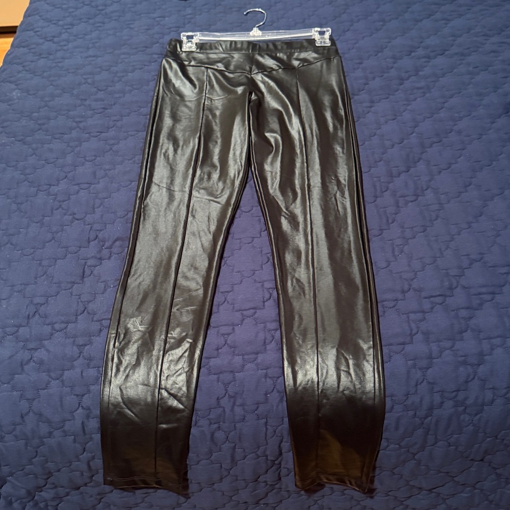 Bebe wet look leggings nwt perfect for any season of the year